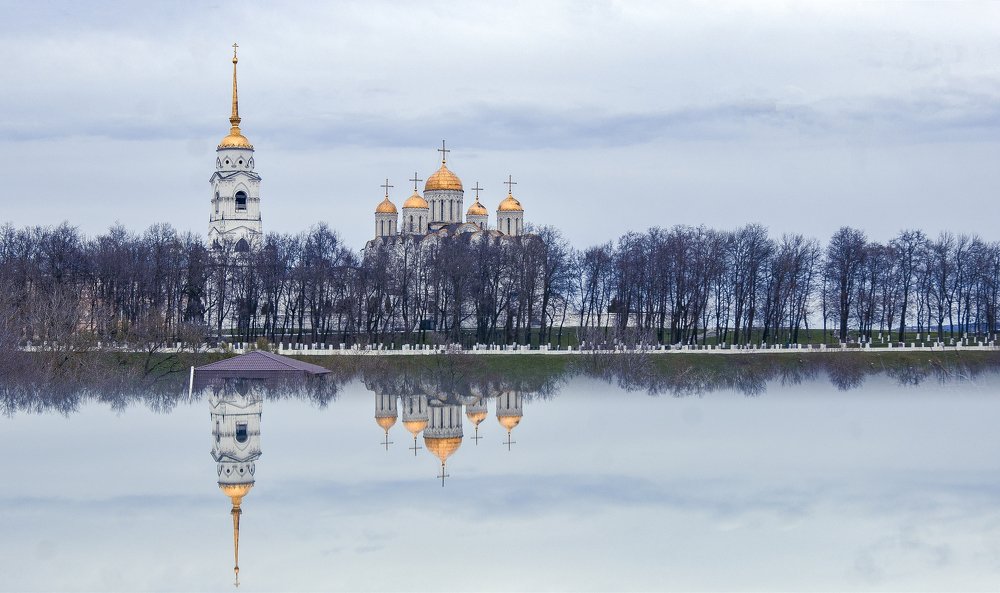 Отражения храмов и соборов г. Владимира
