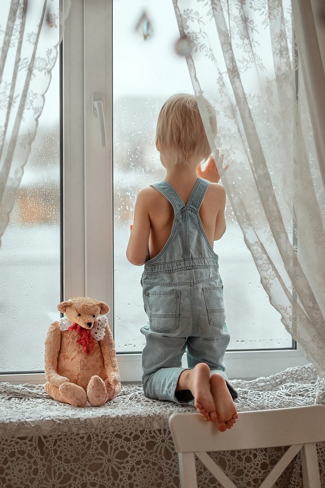 ПО ту сторону окна