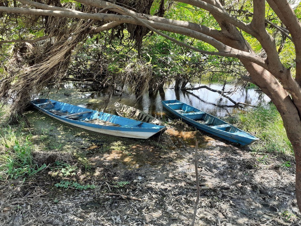 Descanso das canoas no Rio Mutuca