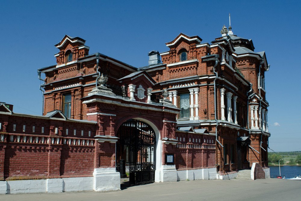 the merchant Vasily Gomulin's house is now the Pavlovsk historical Museum