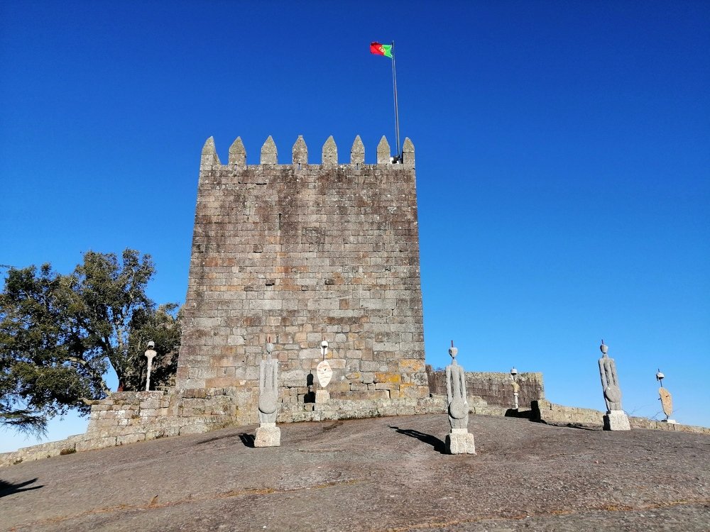 Guardas imortais de um castelo abandonado
