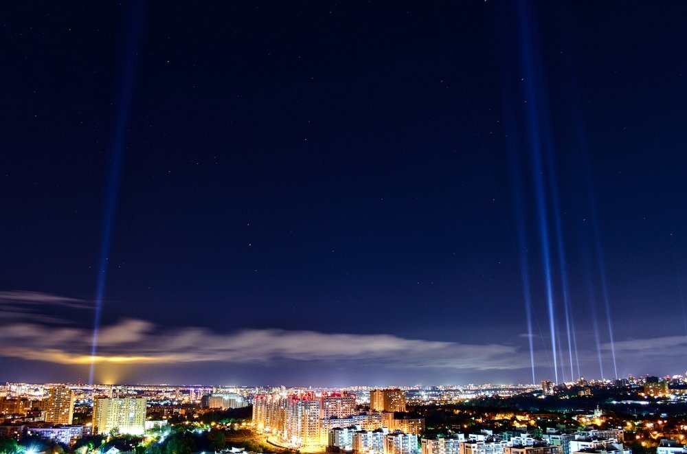 Яркие огни ночного города