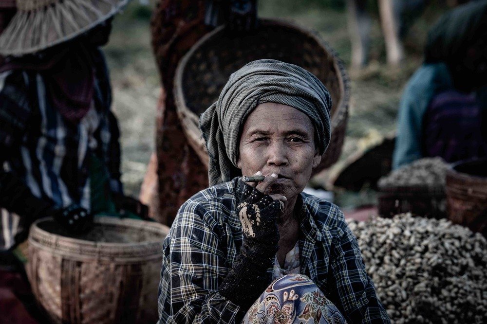Smoke break after the peanut harvest