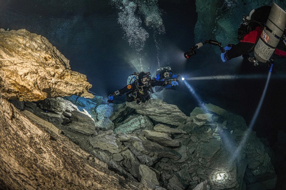 Две модели, треугольник