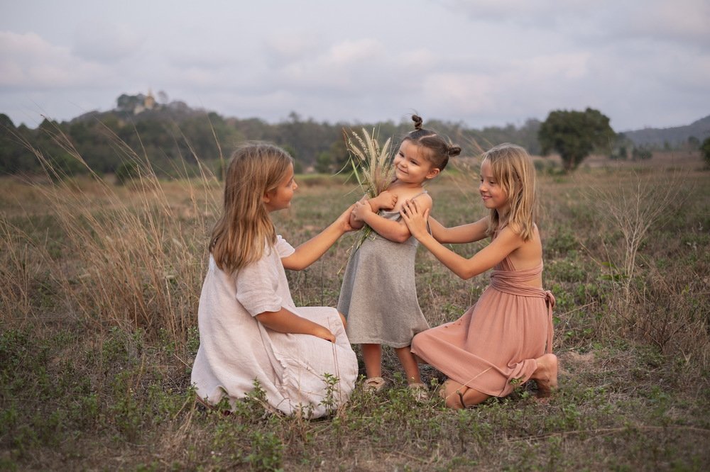3 сестры на полянке