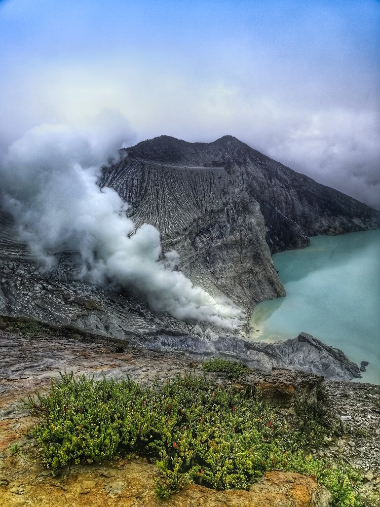 Active side ijen crater