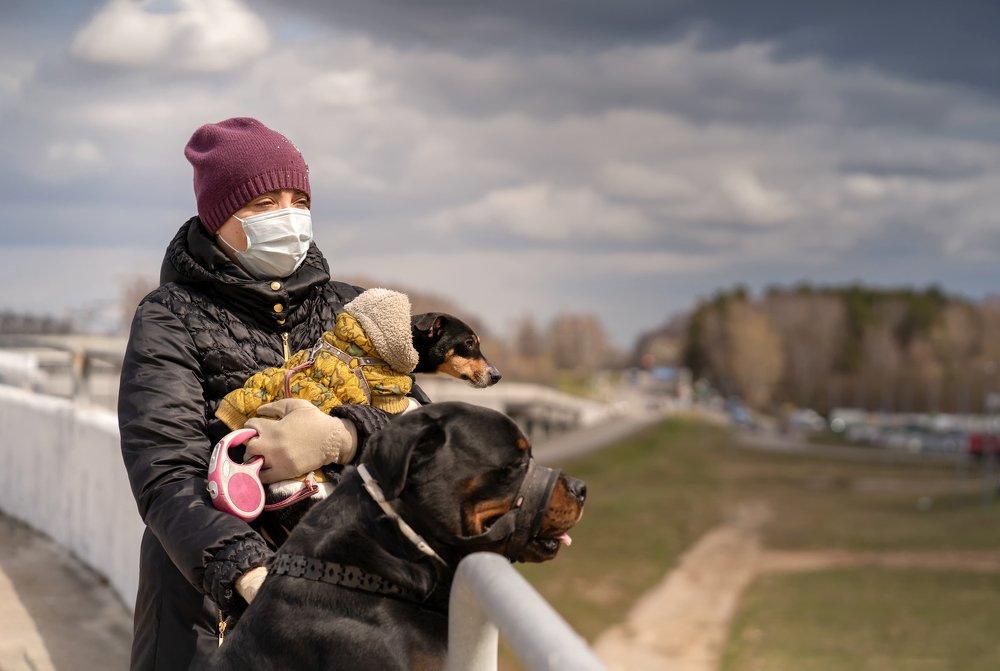 100 метров от дома........ 100 meters from the house....