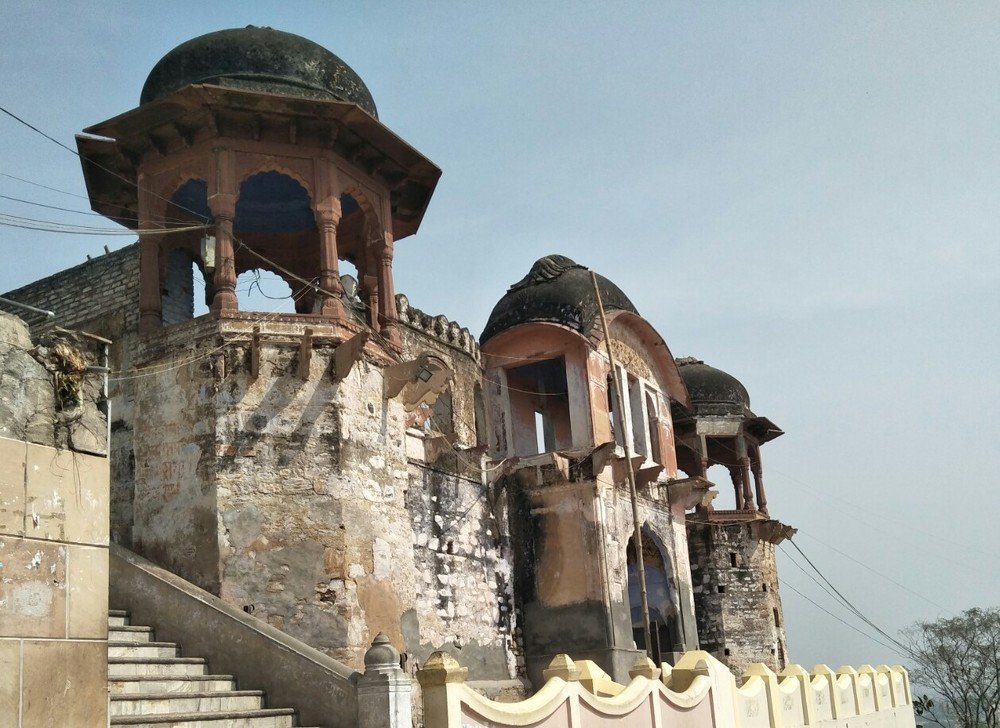 Day time landscaping.