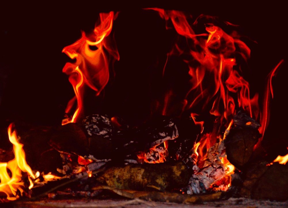 É no fogo que o diabo mora!