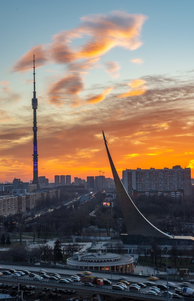 Сказочное облако над ВДНХ