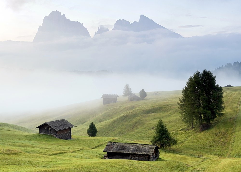 Туманное утро в Доломитовых Альпах