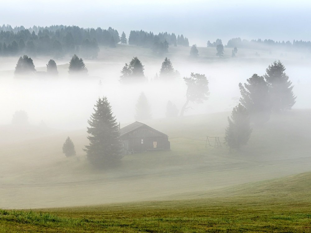 Туманное утро в Доломитовых Альпах