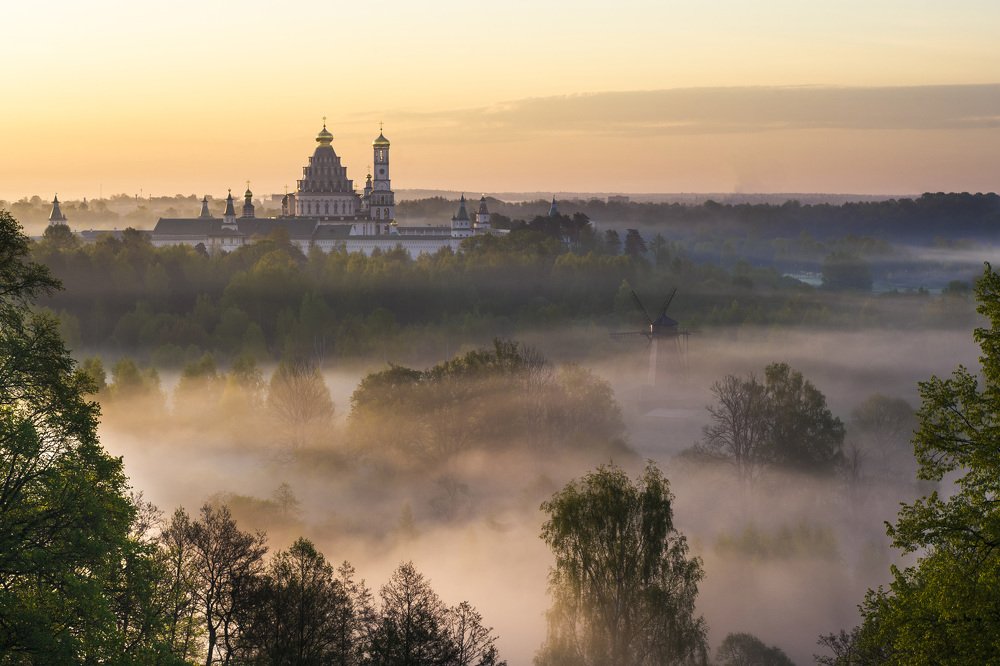 Новоиерусалимский монастырь на рассвете