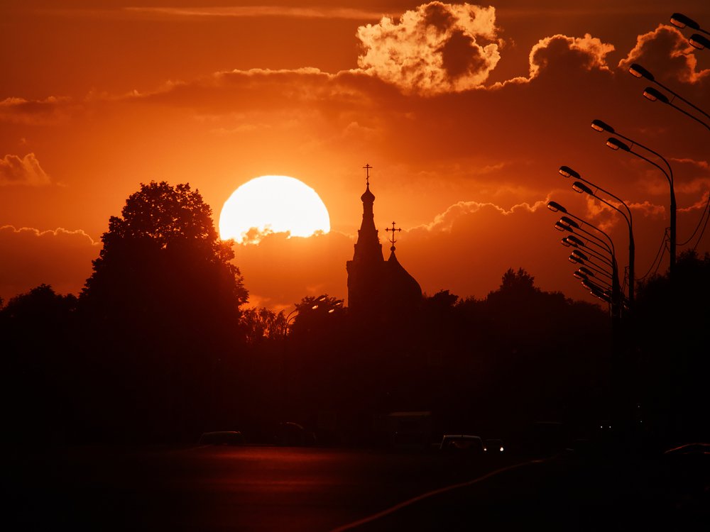 По дороге с облаками. Гавриловское. Моск. обл.