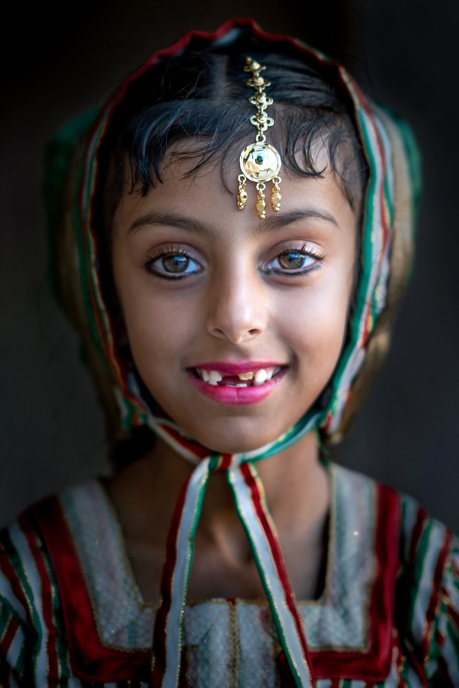Omani girl with broken tooth