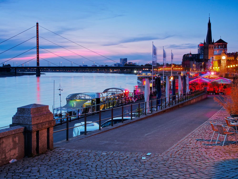 Ночной Дюссельдорф