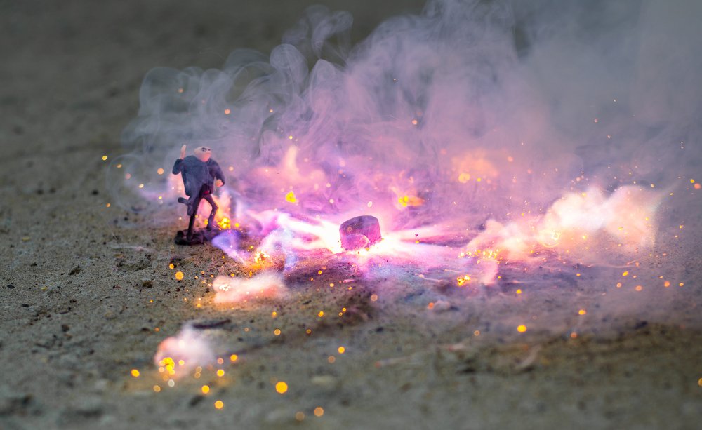 Грю зажигает