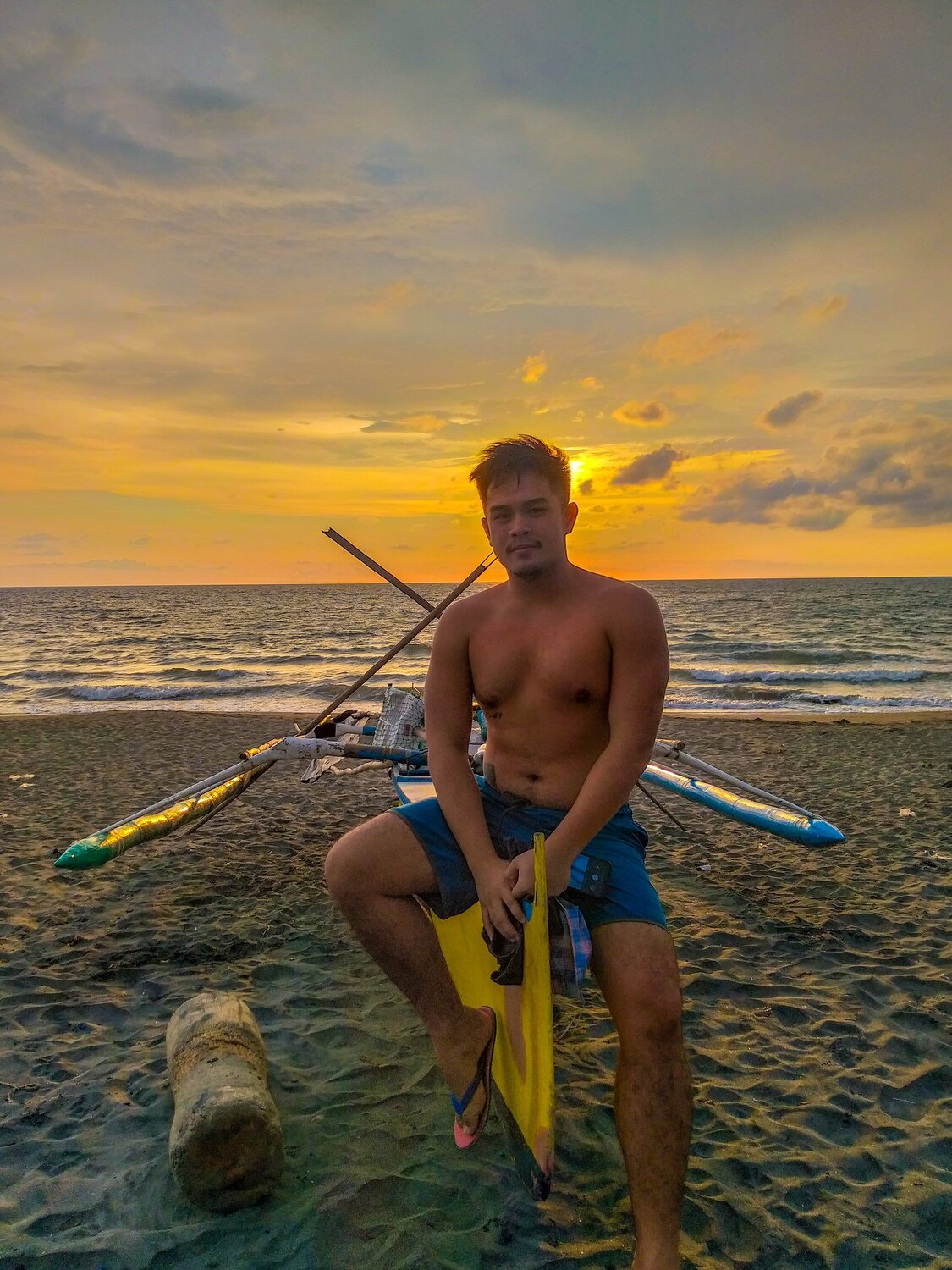 Beach-belly in flaunt