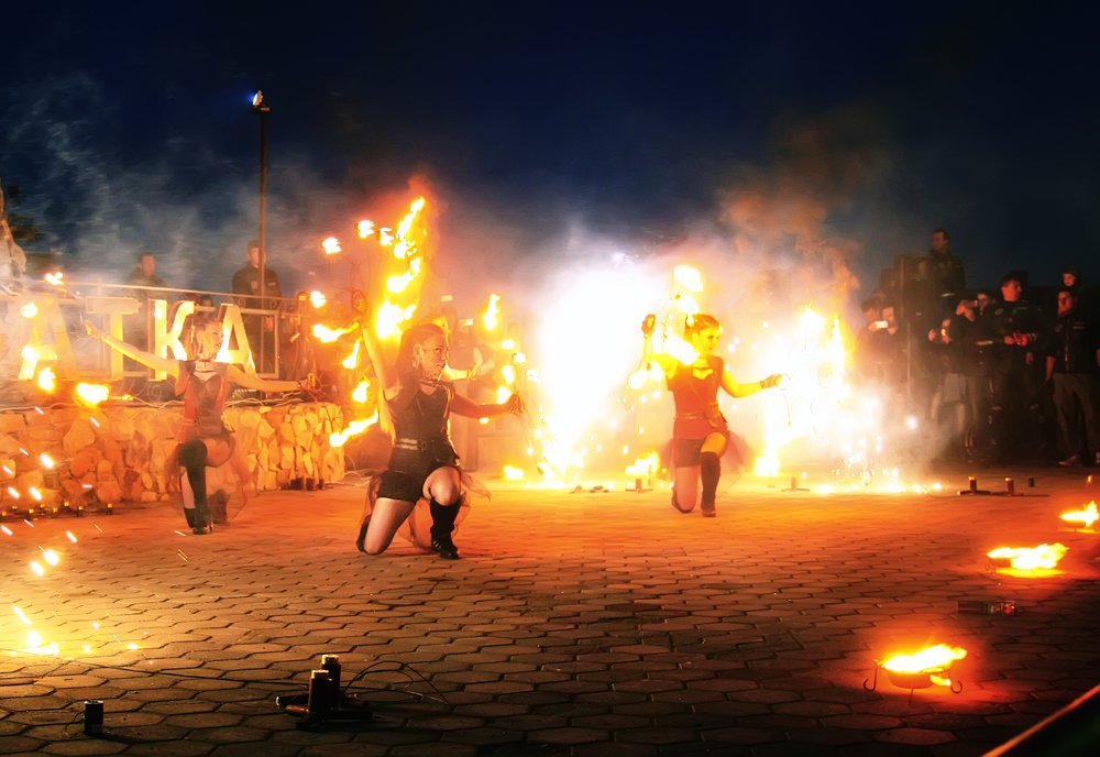 Файер-шоу девушек из с. Эссо