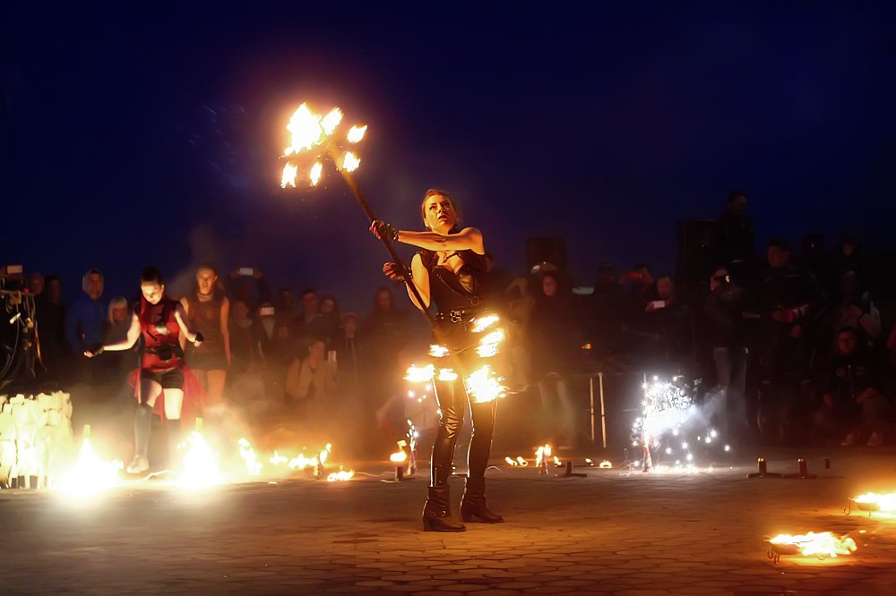 Файер-шоу девушек из с. Эссо
