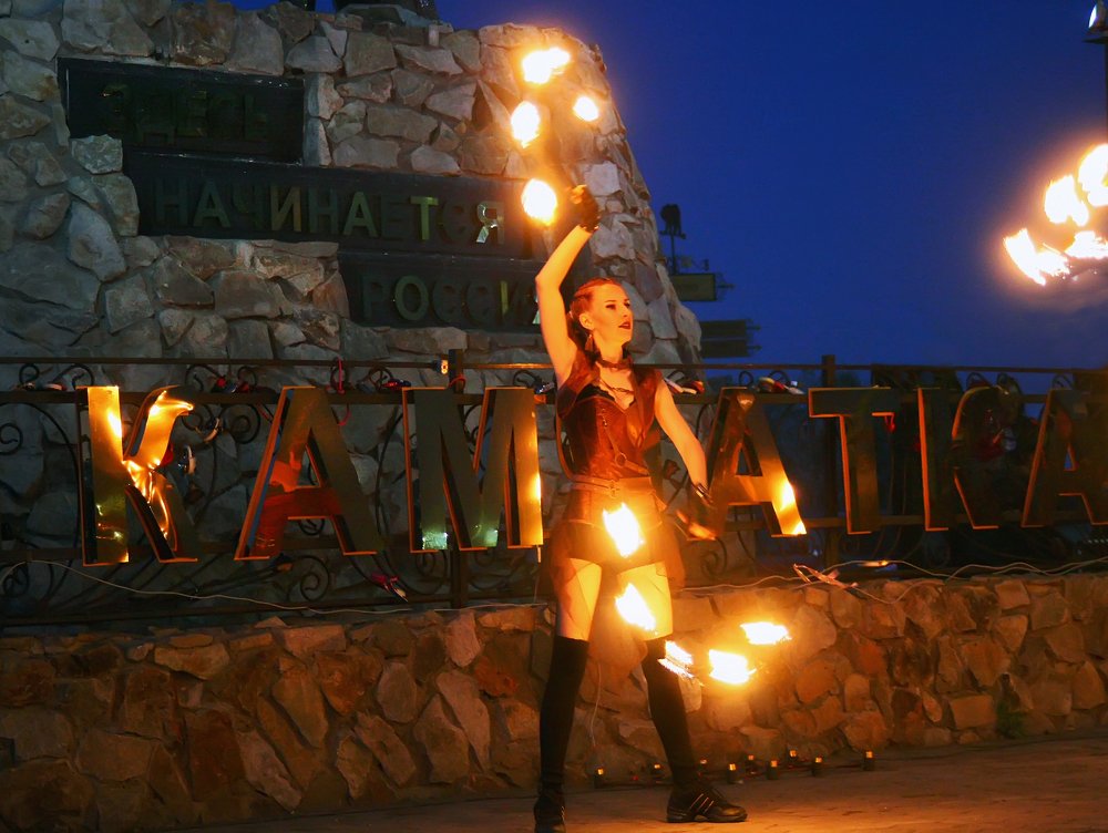 Файер-шоу девушек из с. Эссо