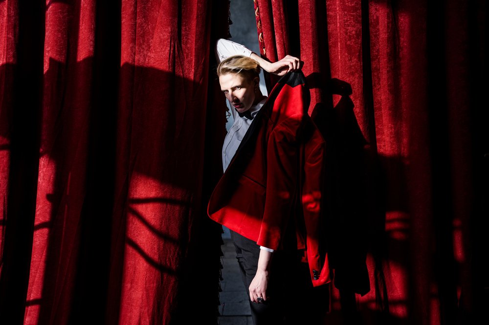 Спектакль окончен/Exiting the role