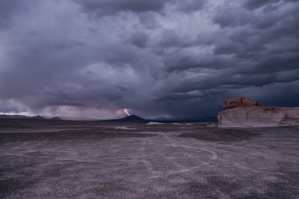 ELECTRICAL STORM OVER THE VOLCANO