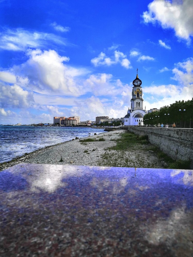 Синее небо, синее море, тихое счастье рядом со мною