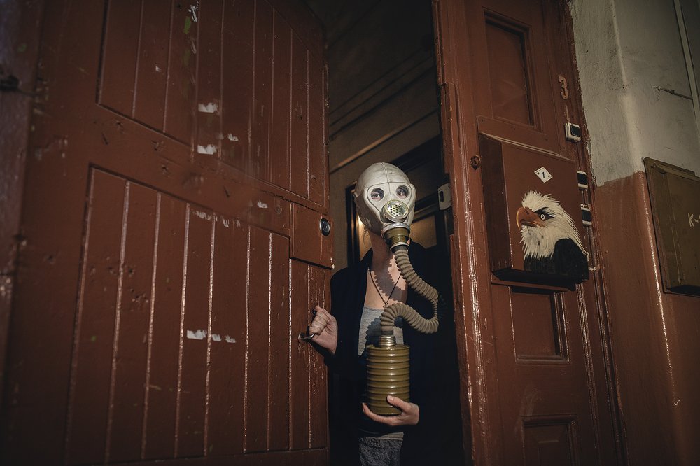 не выходи их комнаты, не совершай ошибки...