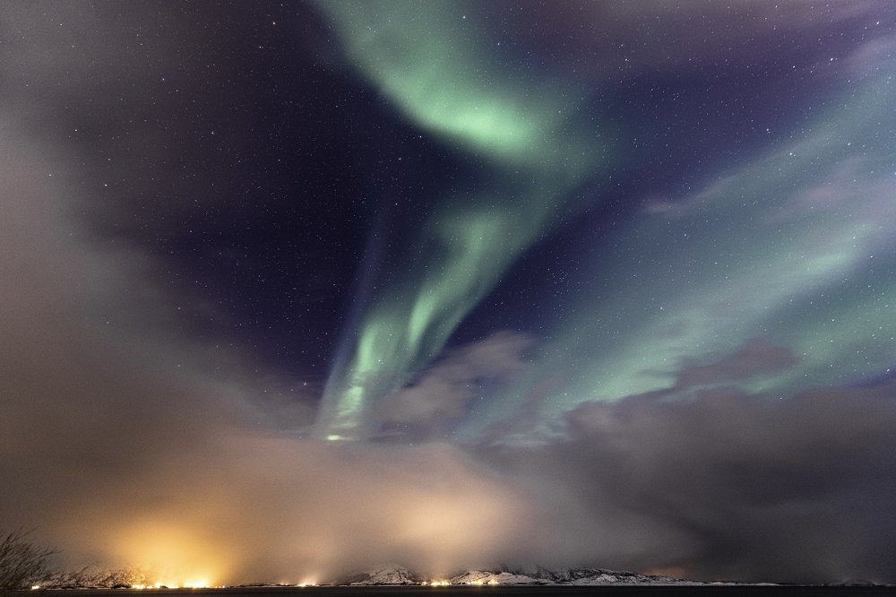 Hunting aurora through the cloud front