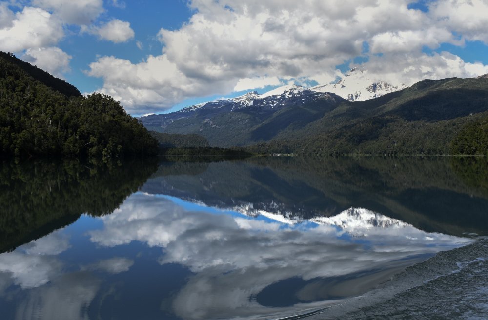 Sailing on Lake Frías