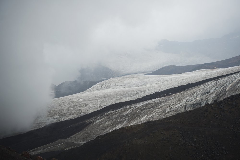 Наползающий туман Эльбруса