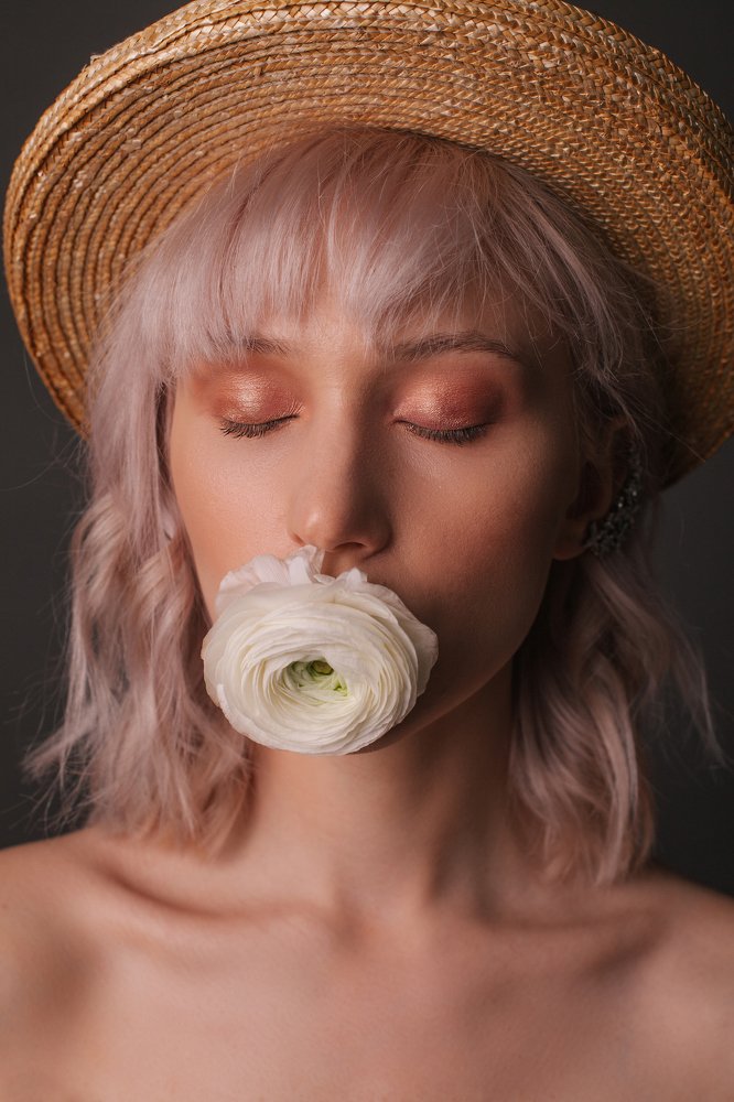 и по секрету...