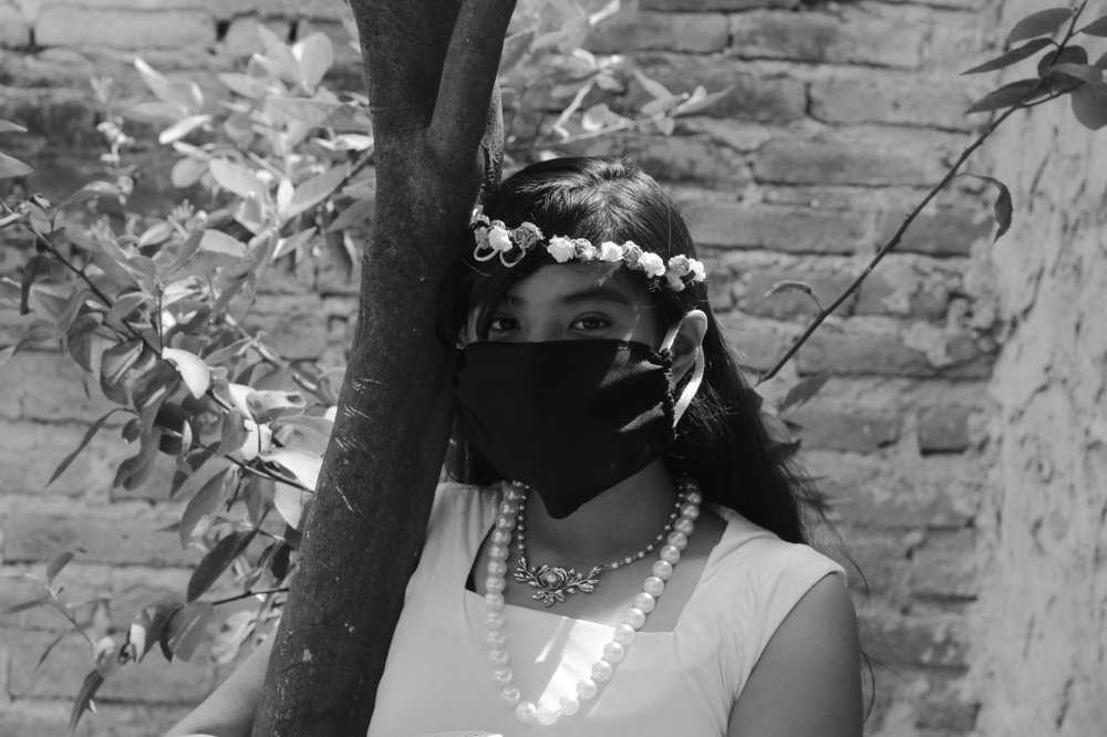 Hermosa princesa en la cuarentena