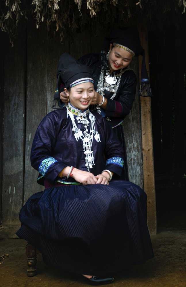 Phụ nữ người Nùng Dín và trang phục truyền thống