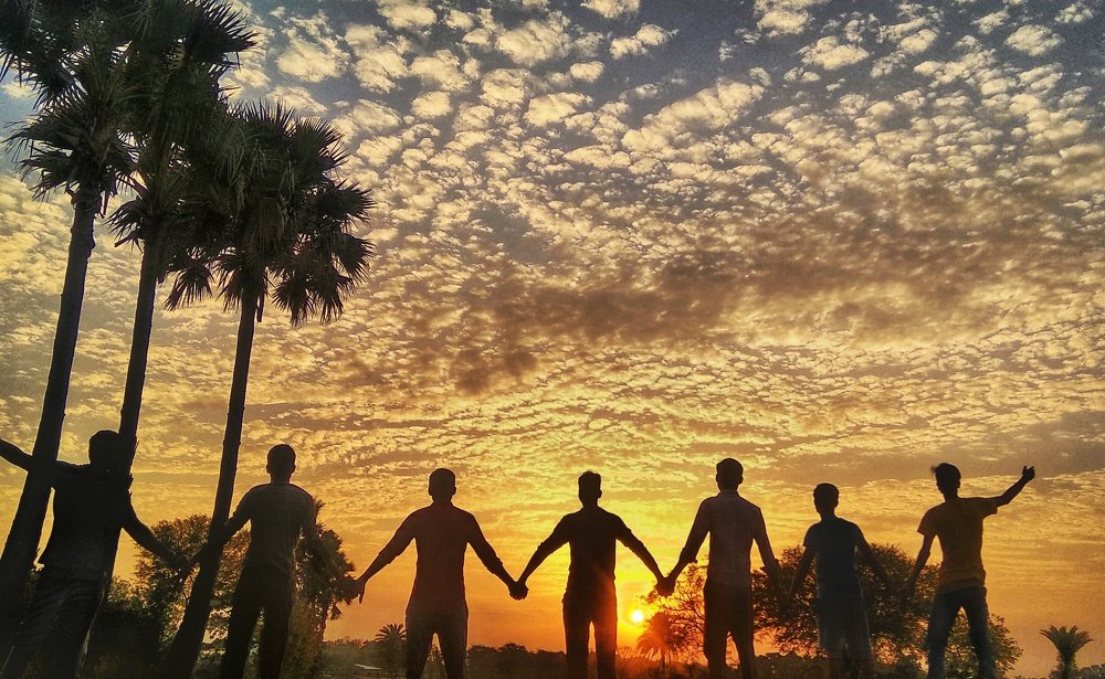 THE FRIENDSHIP WILL NEVER DIE