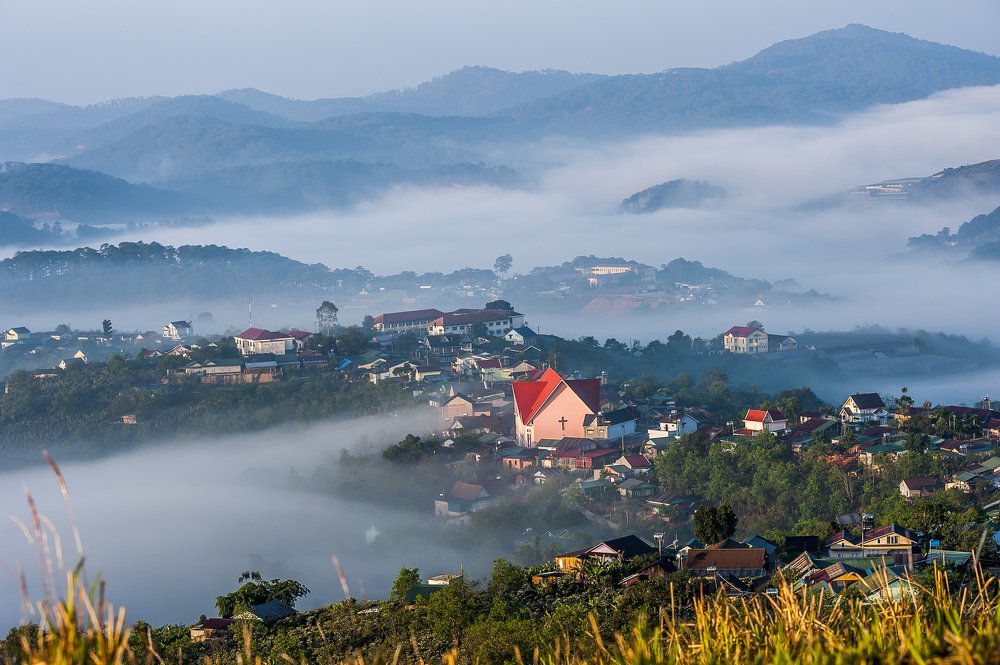 Xóm đạo mờ sương