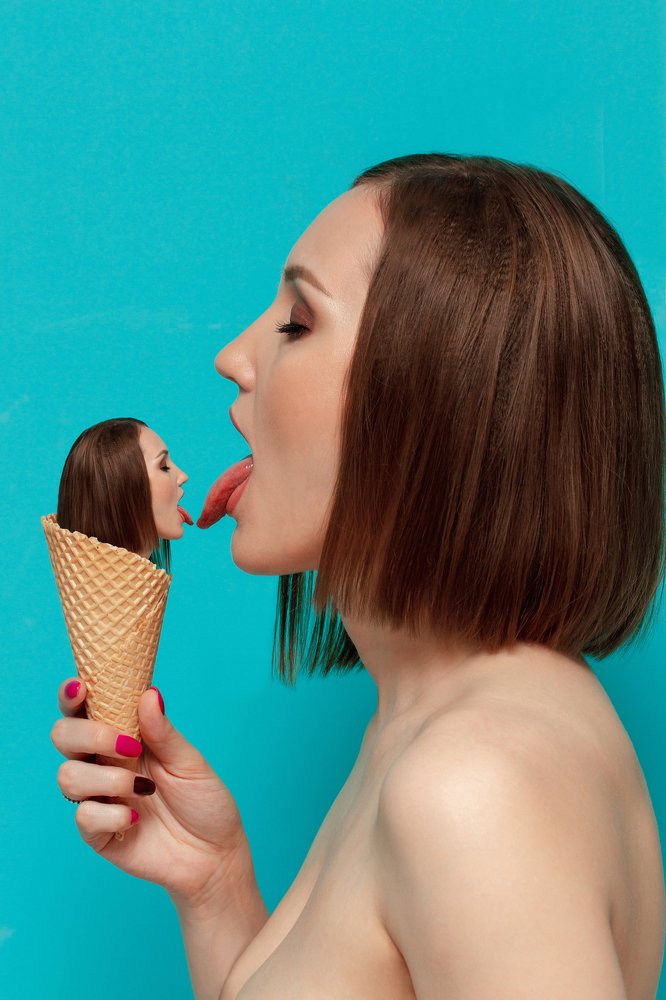 Лизнуть себя