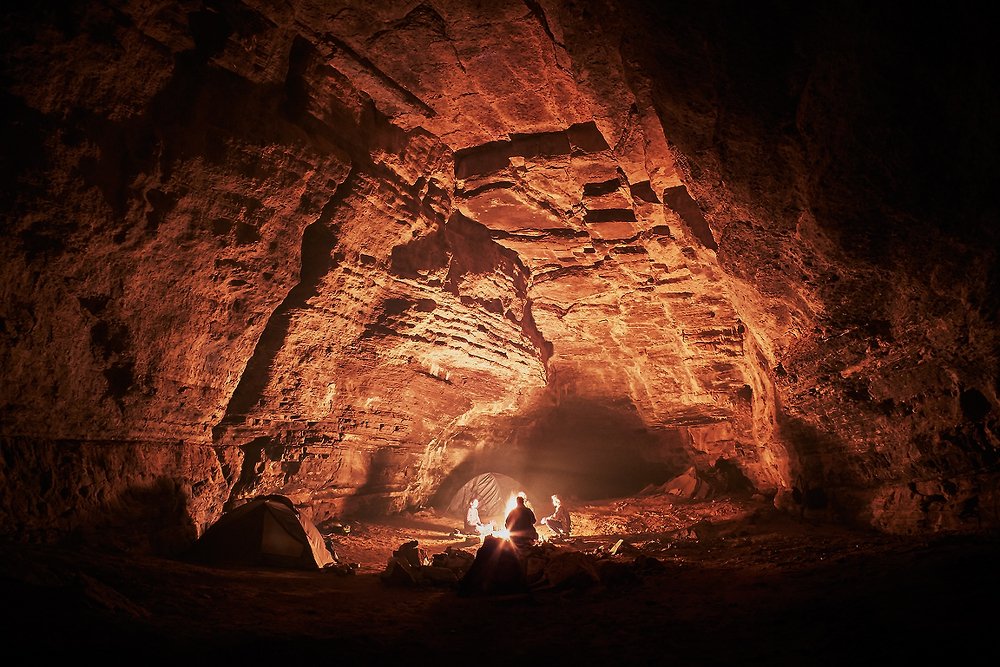 В гроте  у огня