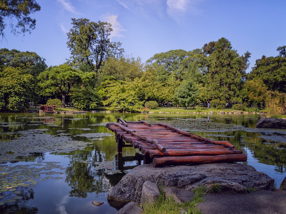 Puente sobre el lago