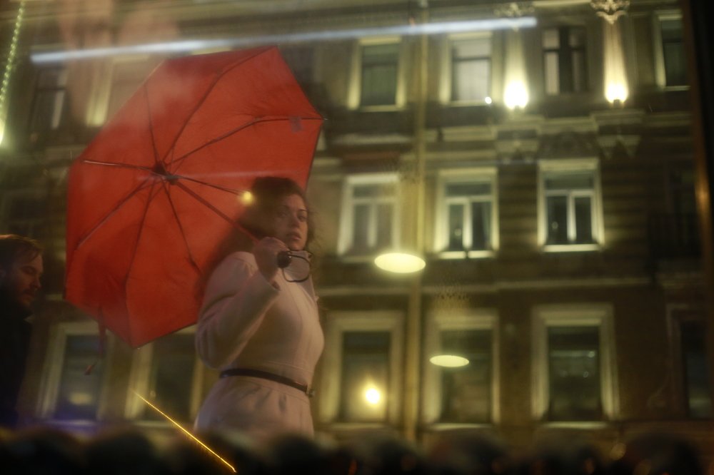 Красный зонтик. Санкт-Петербург