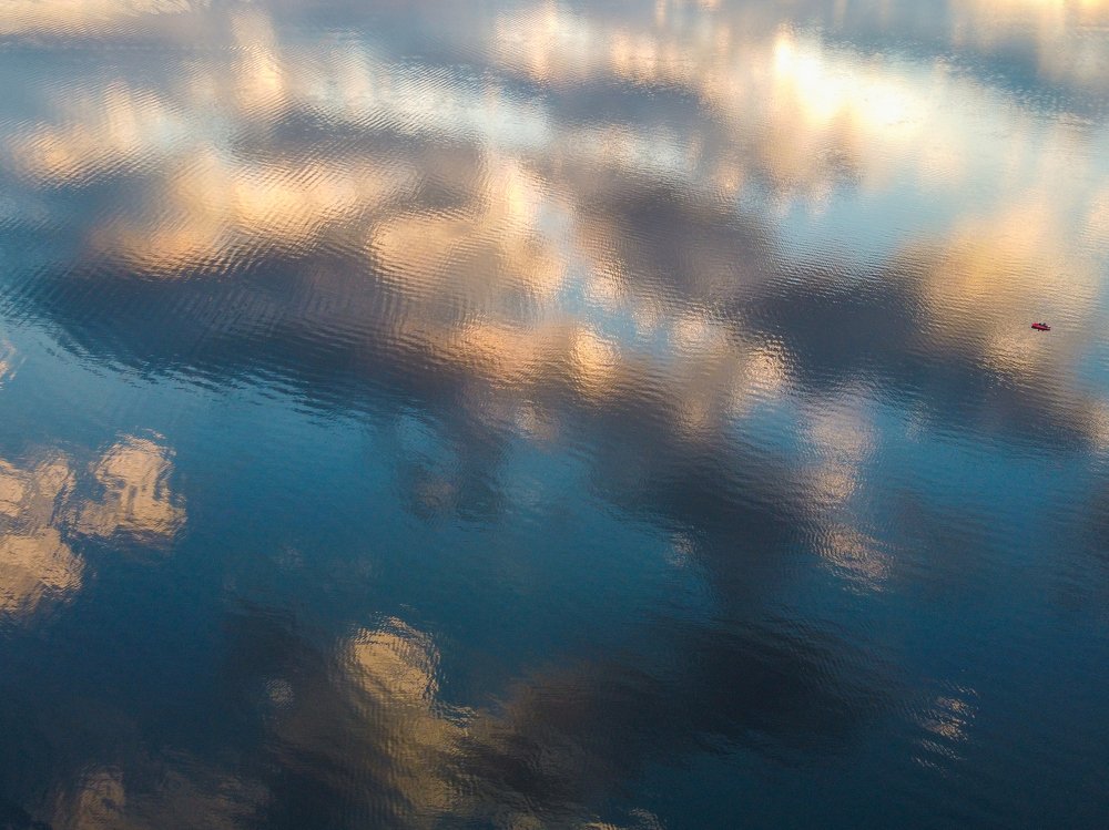 Красная лодка