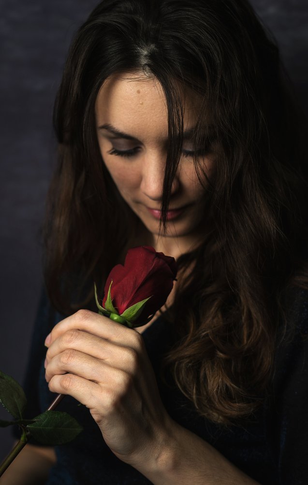 Девушка с розой