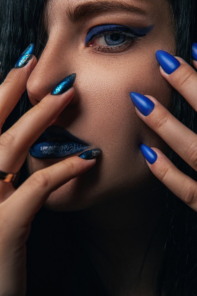 цвет настроения синий.