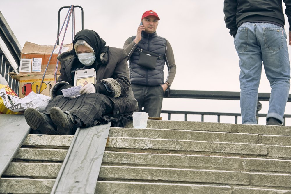 кому карантин, а кому и так нормально...