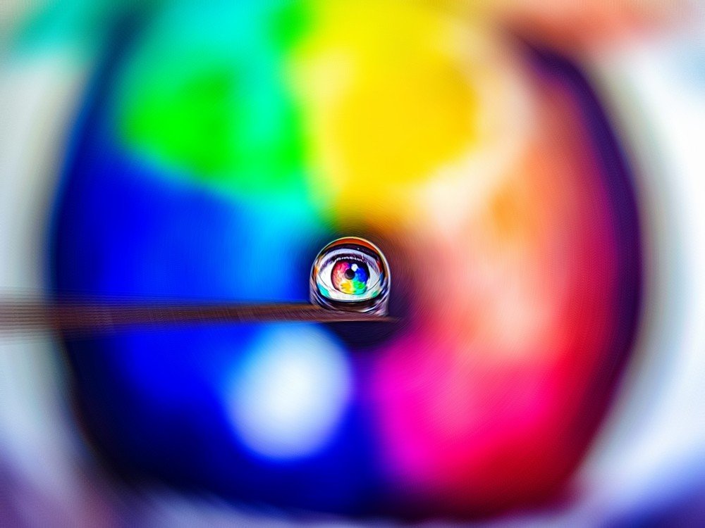 Colored eye droplet