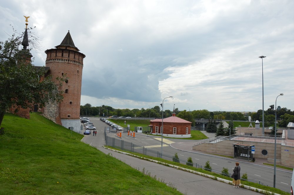 Возле Коломенского кремля