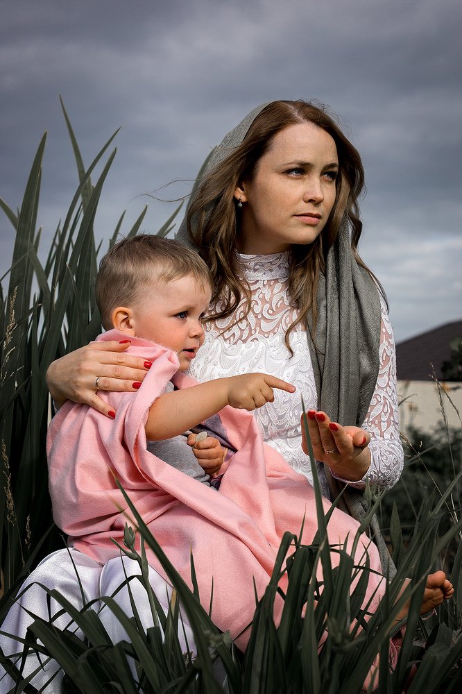 Мать и дитя.