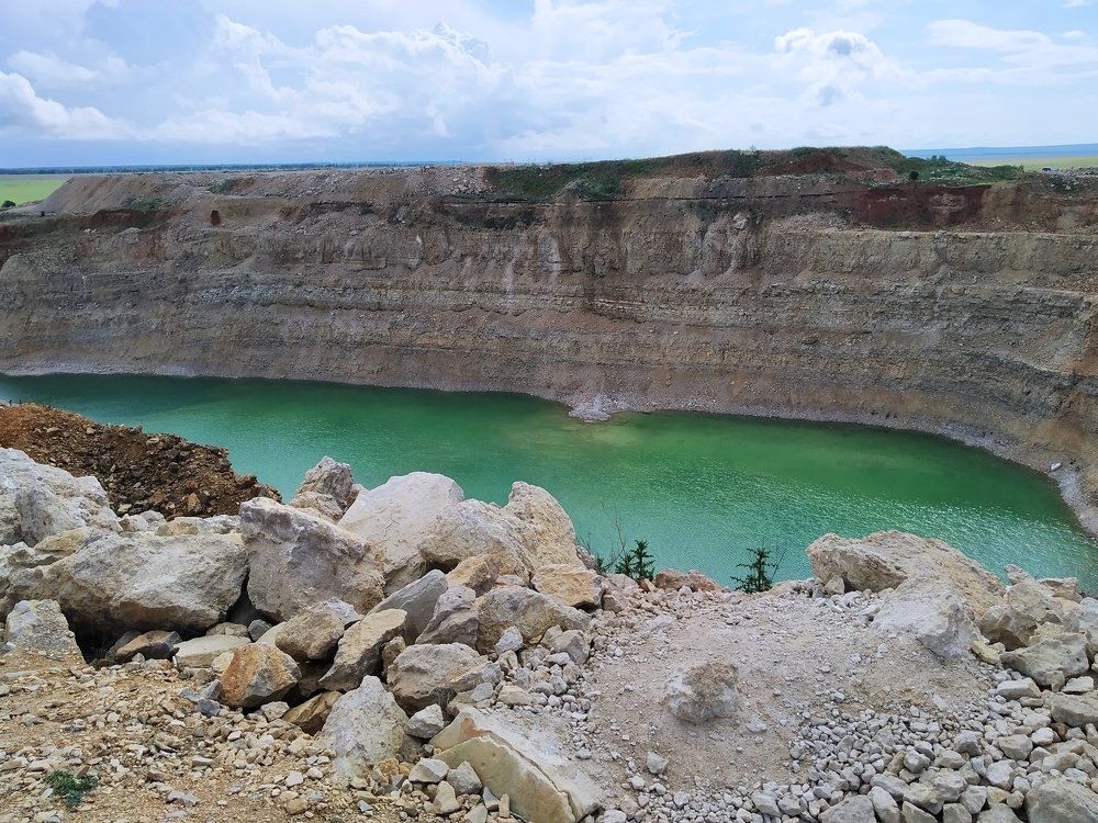 Заброшенный карьер