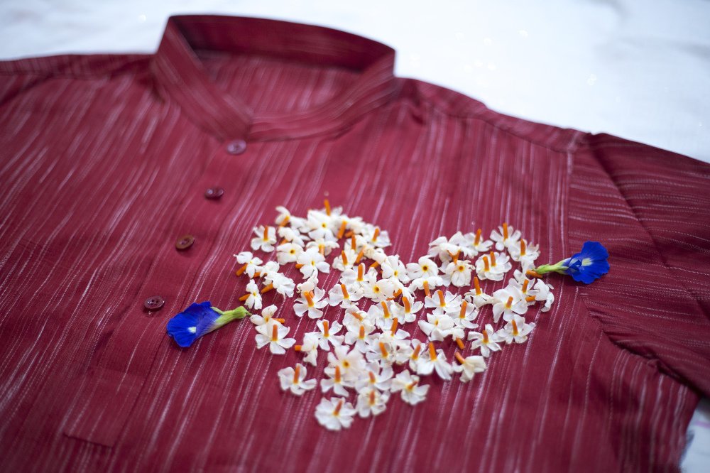 তুমি অপরাজিতা, শিউলি হয়ে আছো বাম পাশটায়...